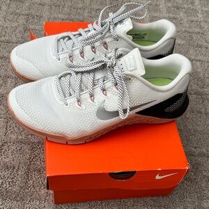 Women’s Nike Metcon 4 Size 9.5
